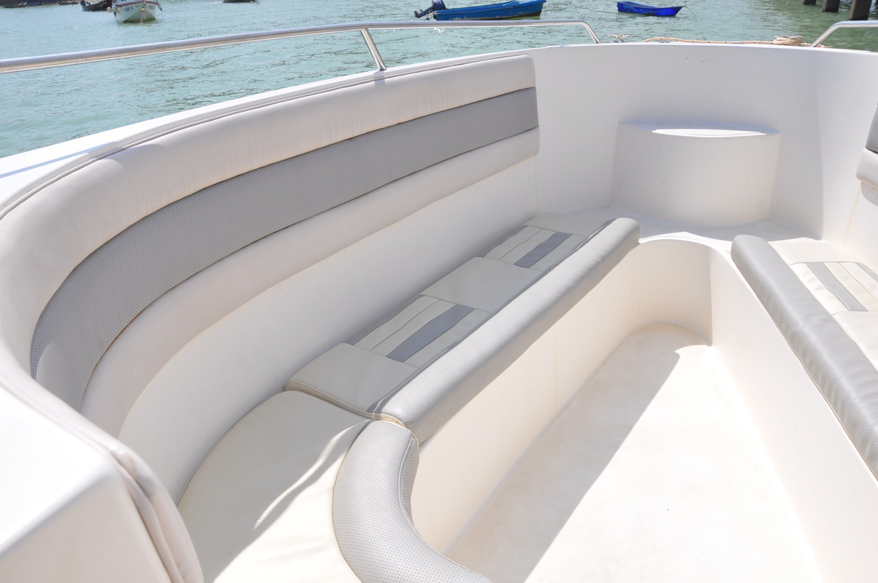 Speedboat Gambit onboard amenities